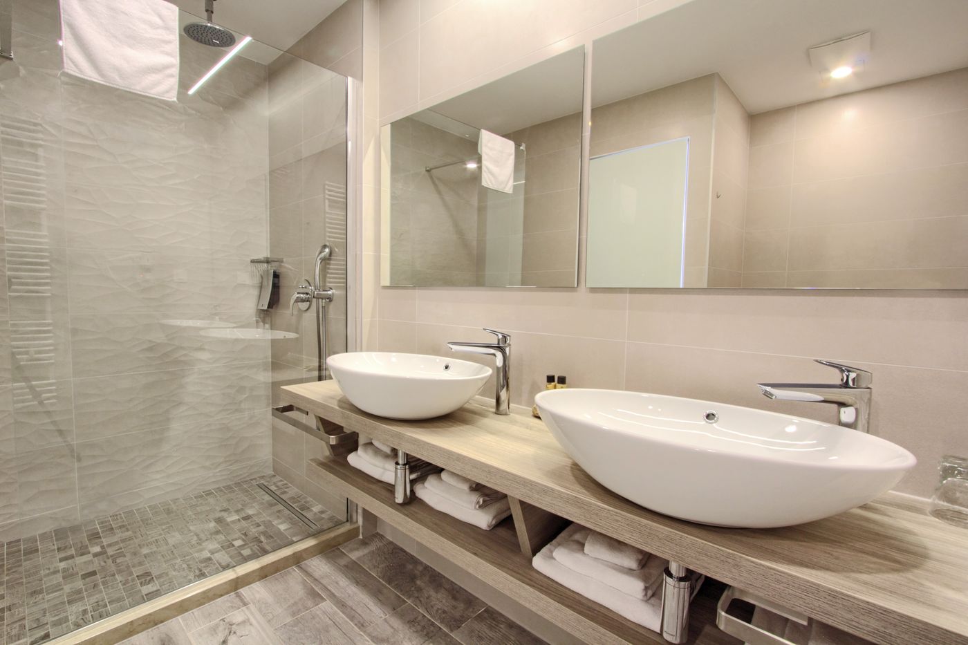 Kalamota-Beach-House-Room-21