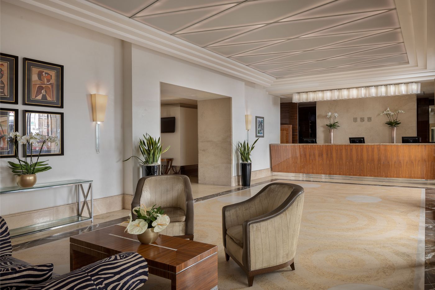 Unahotels-Deco-Roma-Lobby-4