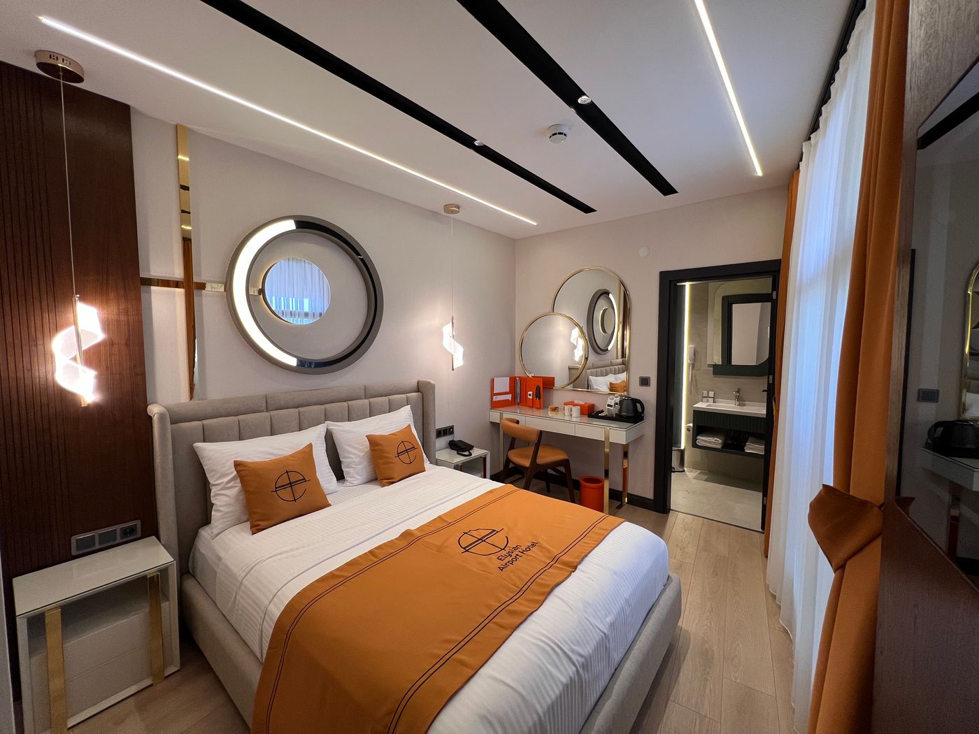 Elysian-Airport-Hotel-Room-4