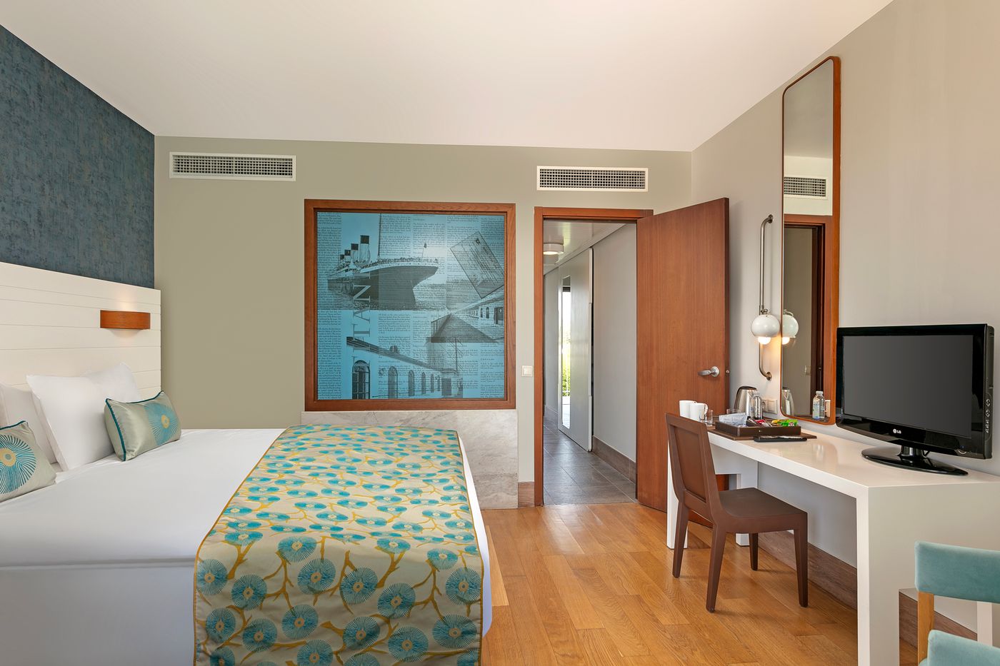 Titanic-Deluxe-Lara-Room-34