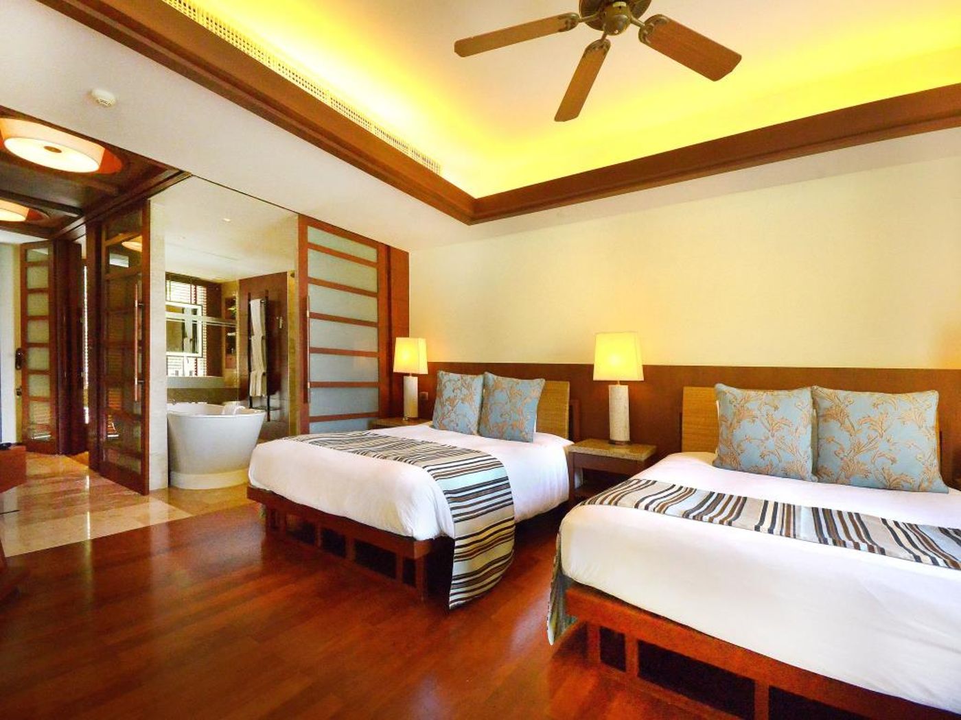 Centara-Grand-Beach-Resort-and-Villas-Krabi-Room-28