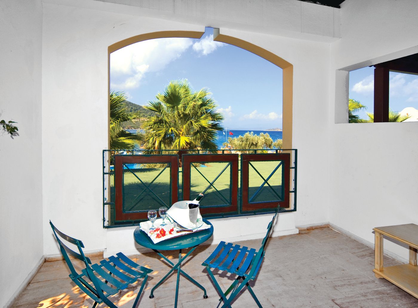 Izer Hotel & Beach Club