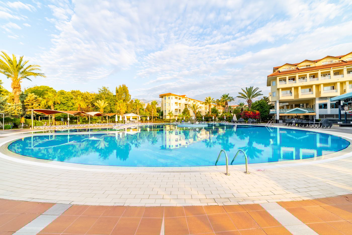 Queen-s-Park-Le-Jardin-Pool-4