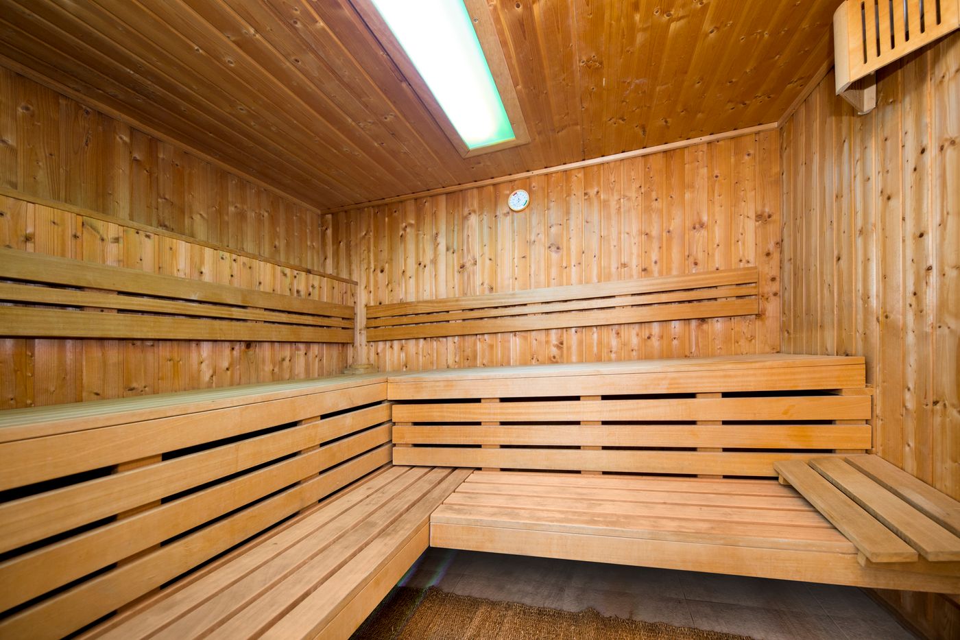 Club-Bahamas-Ibiza-Sports-and-Entertainment-54