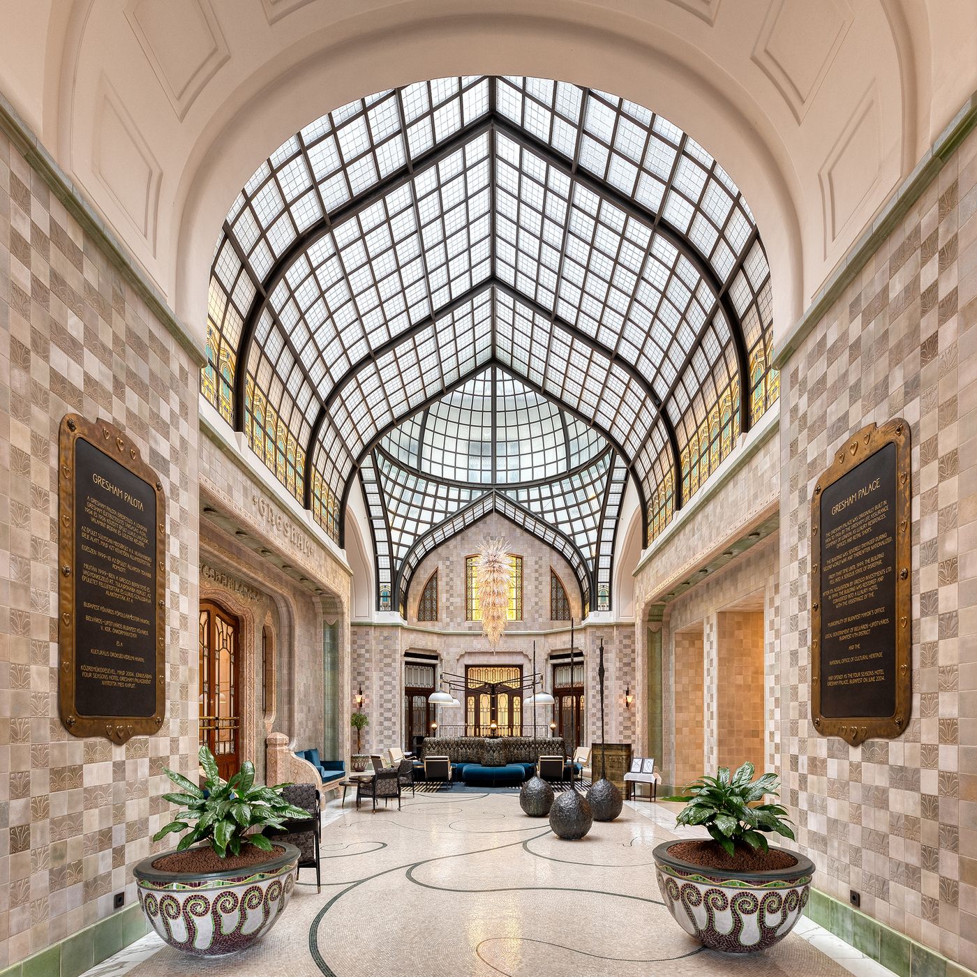 Four-Seasons-Hotel-Budapest-Lobby-5