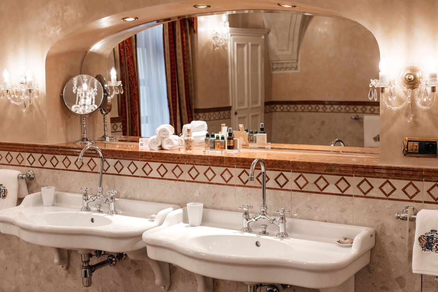 Alchymist-Grand-Hotel-And-Spa-Room-35