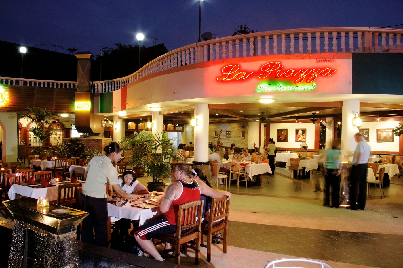 Thara-Patong-Beach-Resort-Restaurant-24