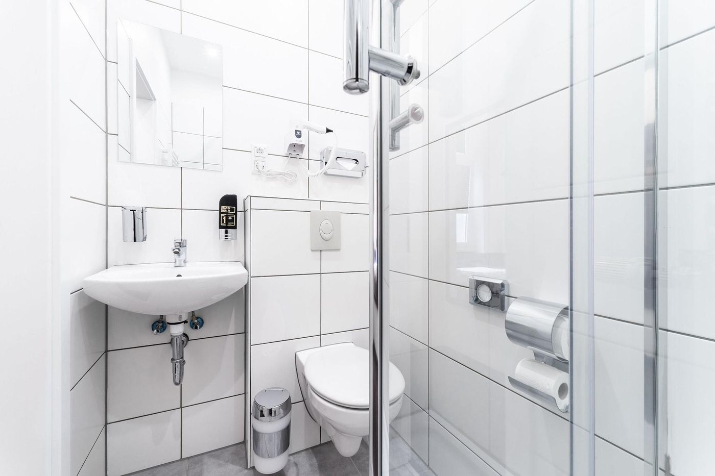 Upper-Room-Hotel-Room-40