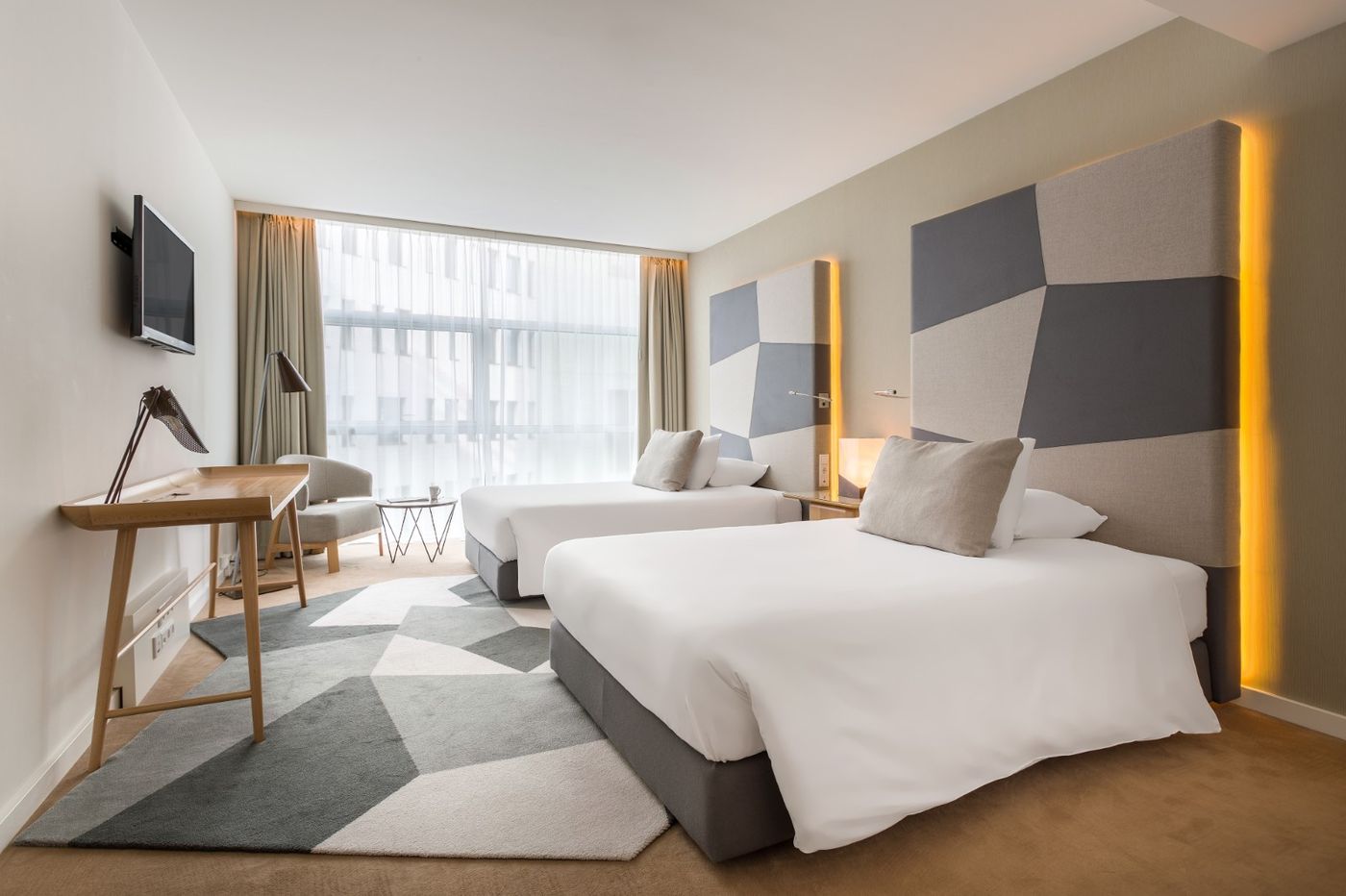 Room-Mate-Aitana-Room-35