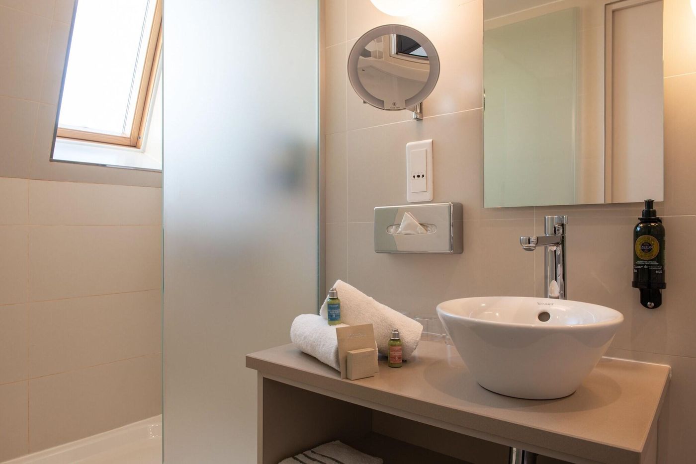 Hotel-Yllen-Eiffel-Room-46