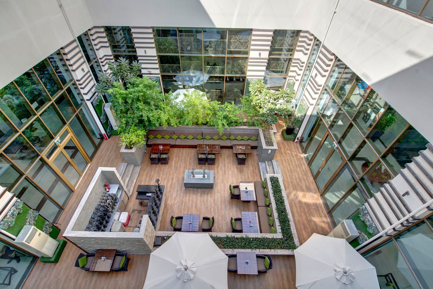 Metropolitan-Hotel-on-Sheikh-Zayed-Road-Dubai-Restaurant-72