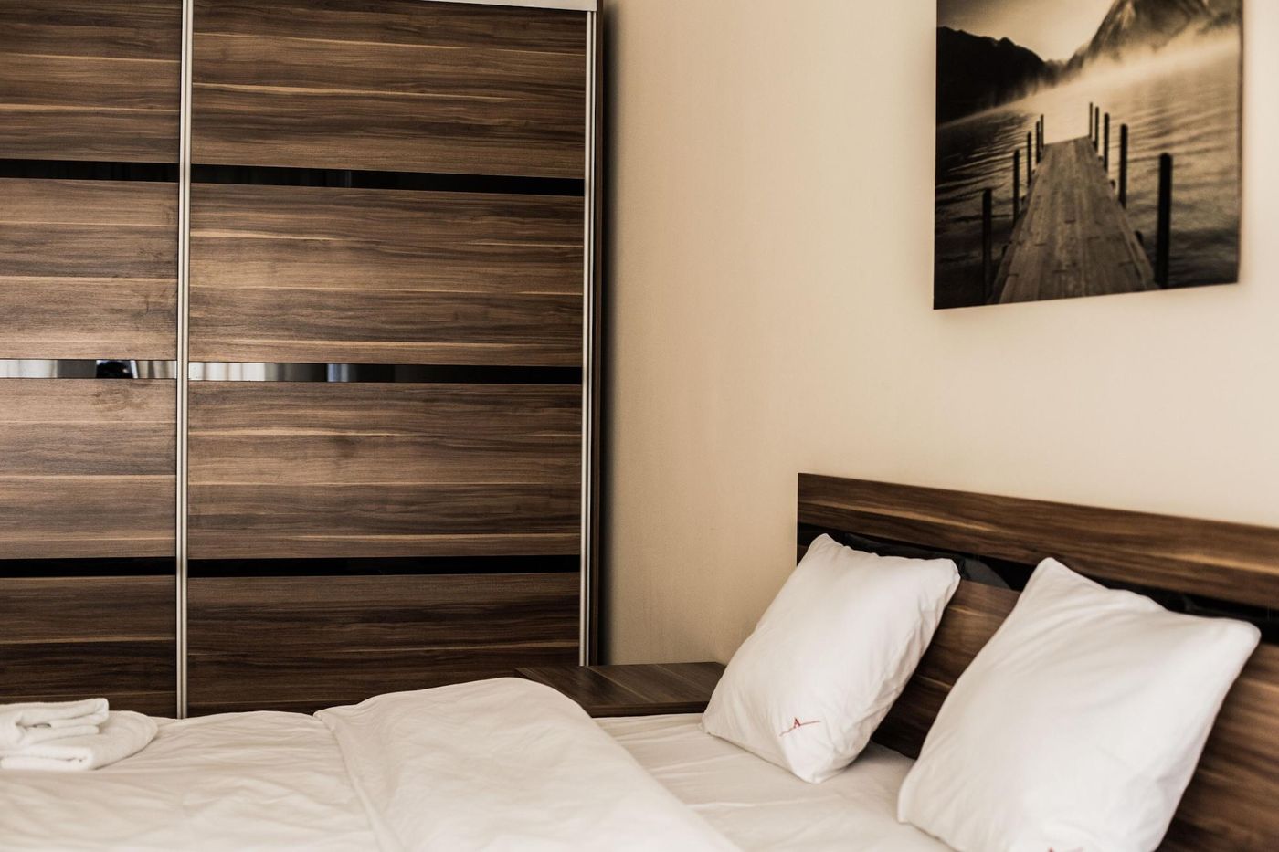 Senator-Warsaw-Apartments-Room-30