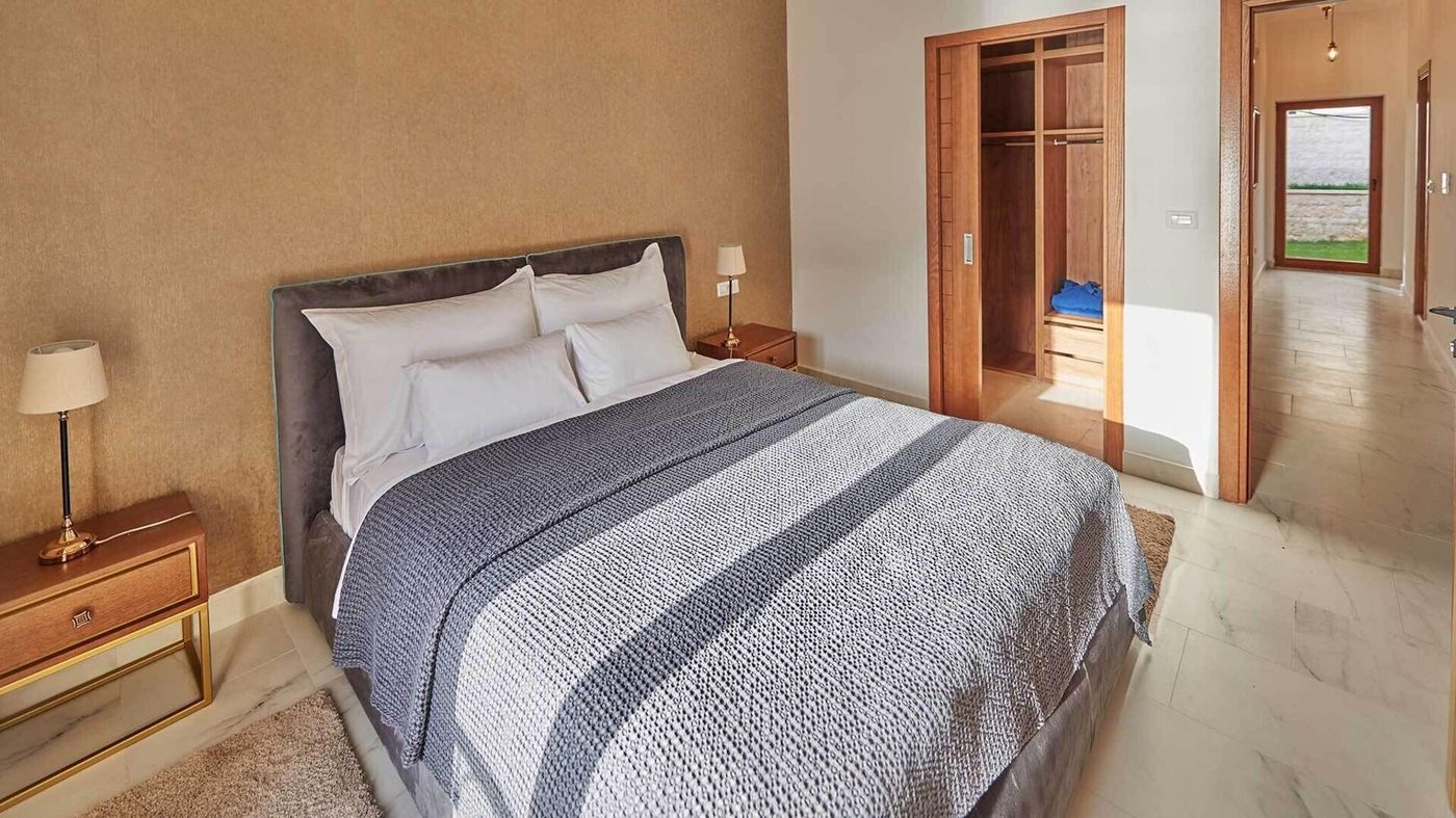 Huma-Kotor-Bay-Room-11