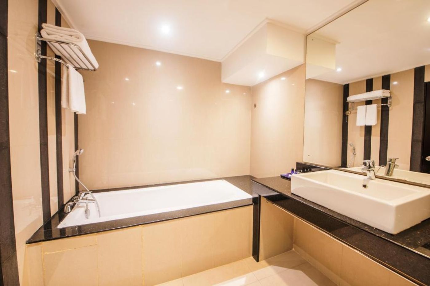 Vivanta-Colombo-Airport-Garden-Room-36