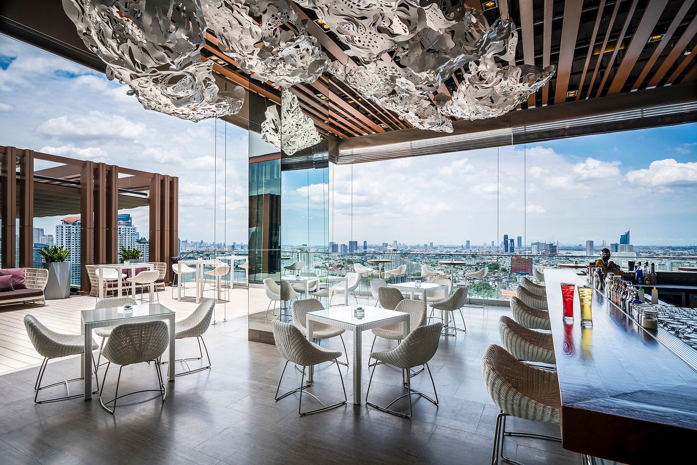 AVANI--Riverside-Bangkok-Hotel-Bar-3