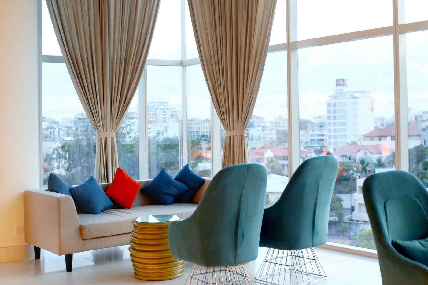 Cinnamon-Red-Colombo-Bar-11