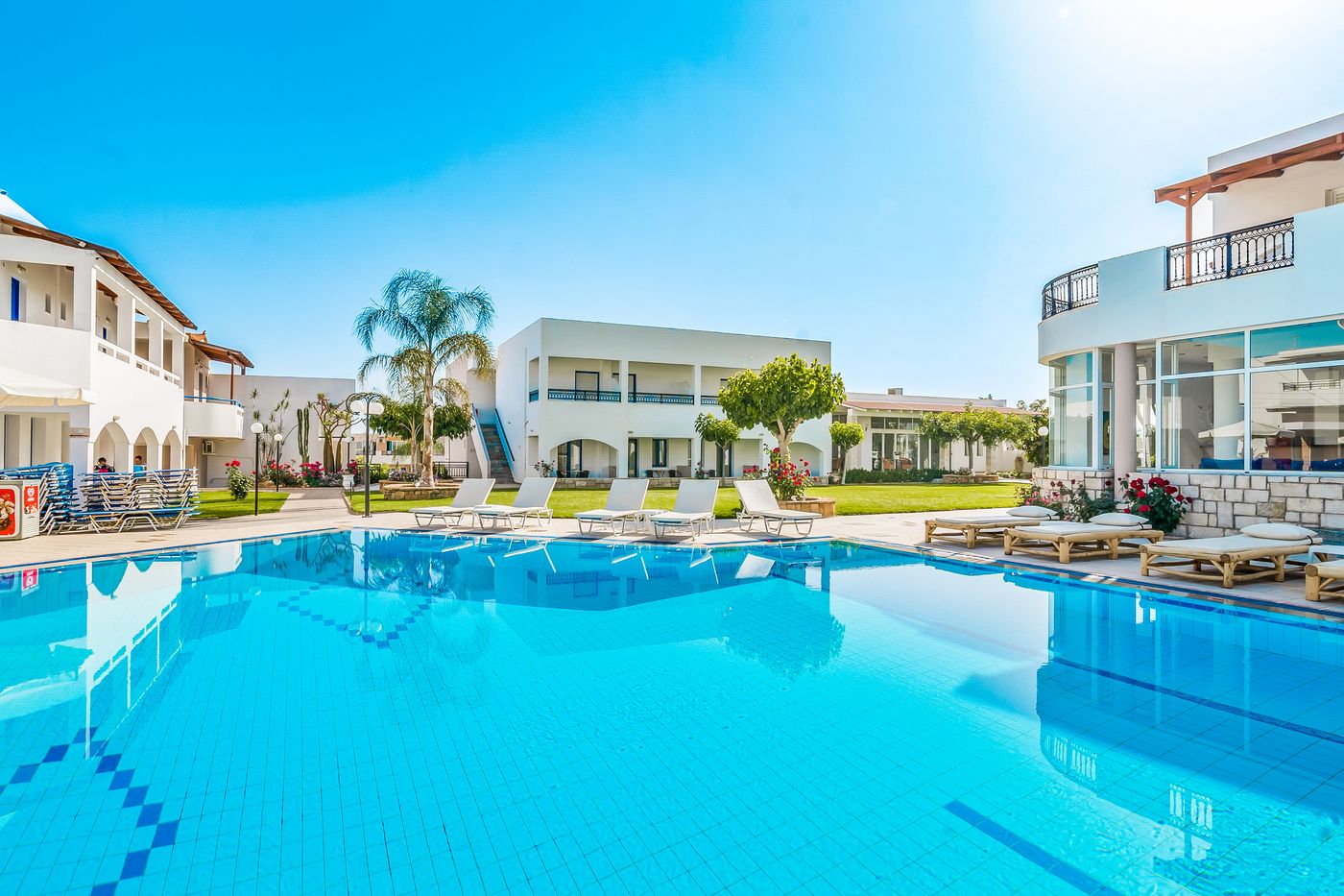 Maria-Rousse-Studios-Pool-3