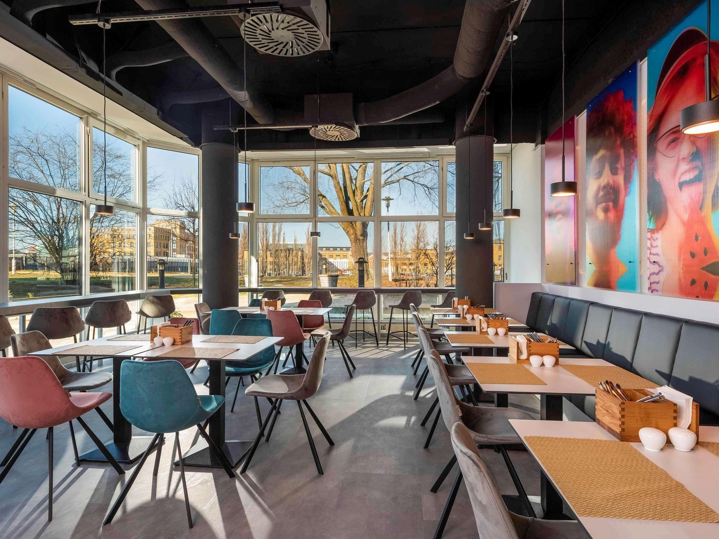 ibis-Styles-Berlin-Treptow-Restaurant-11