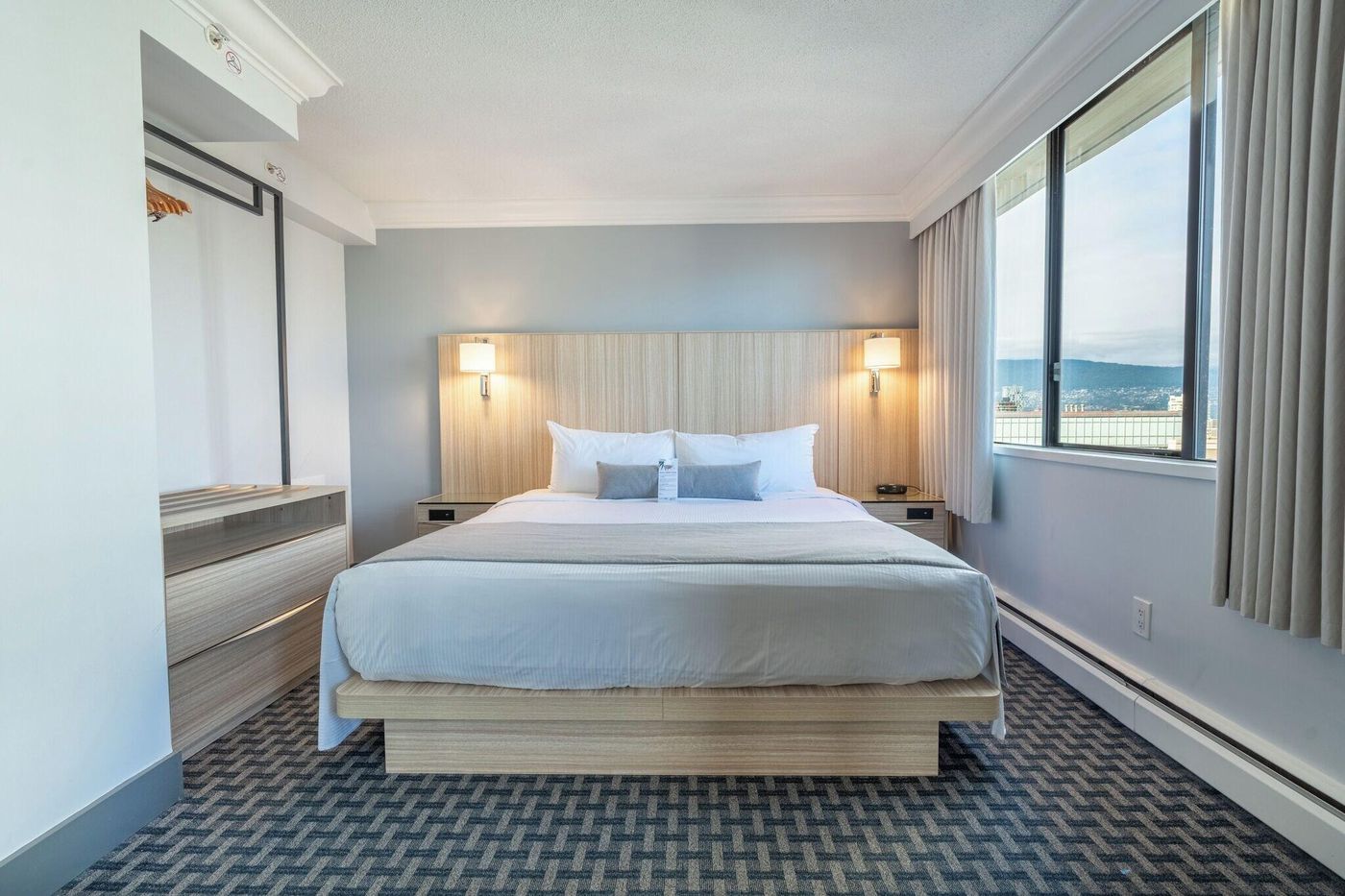 Century-Plaza-Hotel---Spa-Vancouver-Room-50