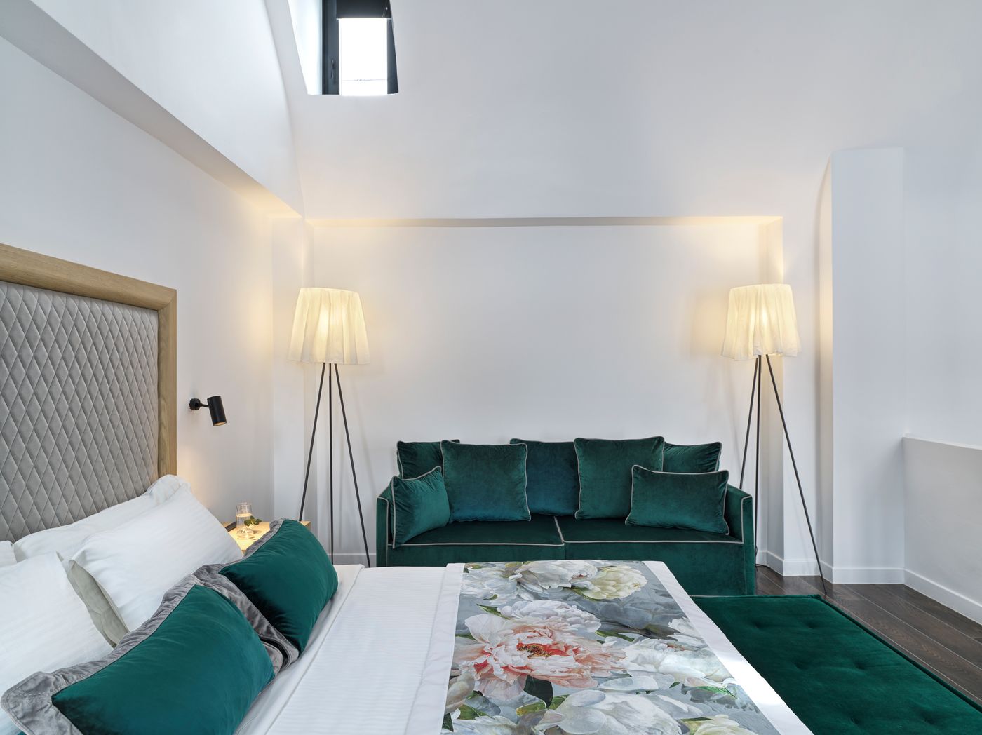 Katikies-Garden-Santorini---The-Leading-Hotels-Room-19