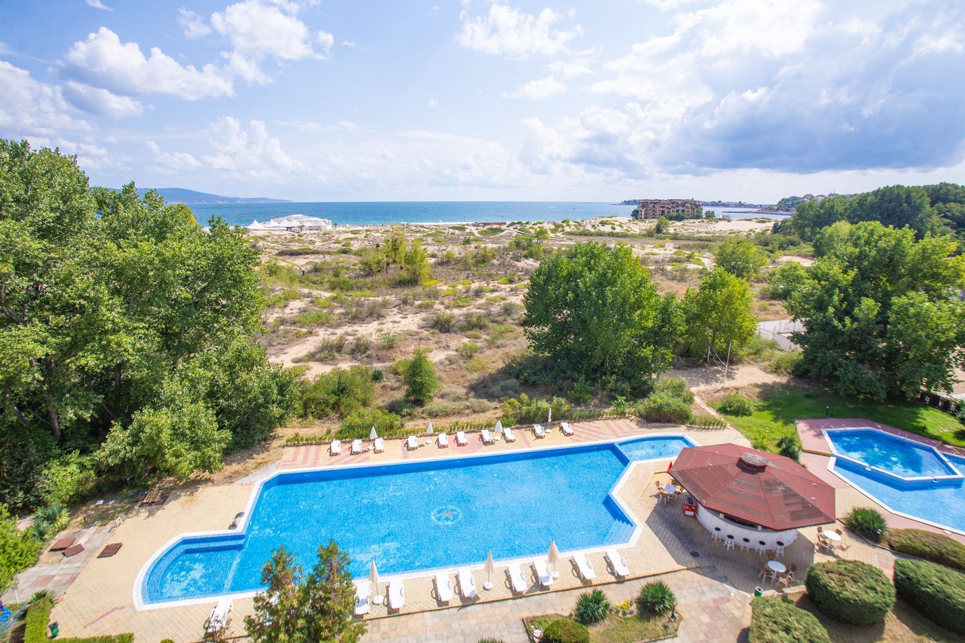 Amfibia-Beach-Complex-Terrace-8