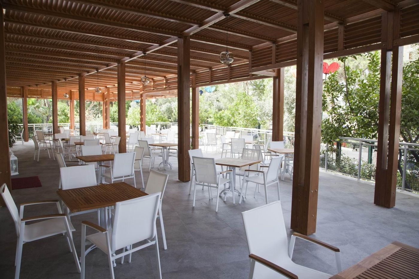 Side-Alegria-Hotel---Spa-Terrace-23