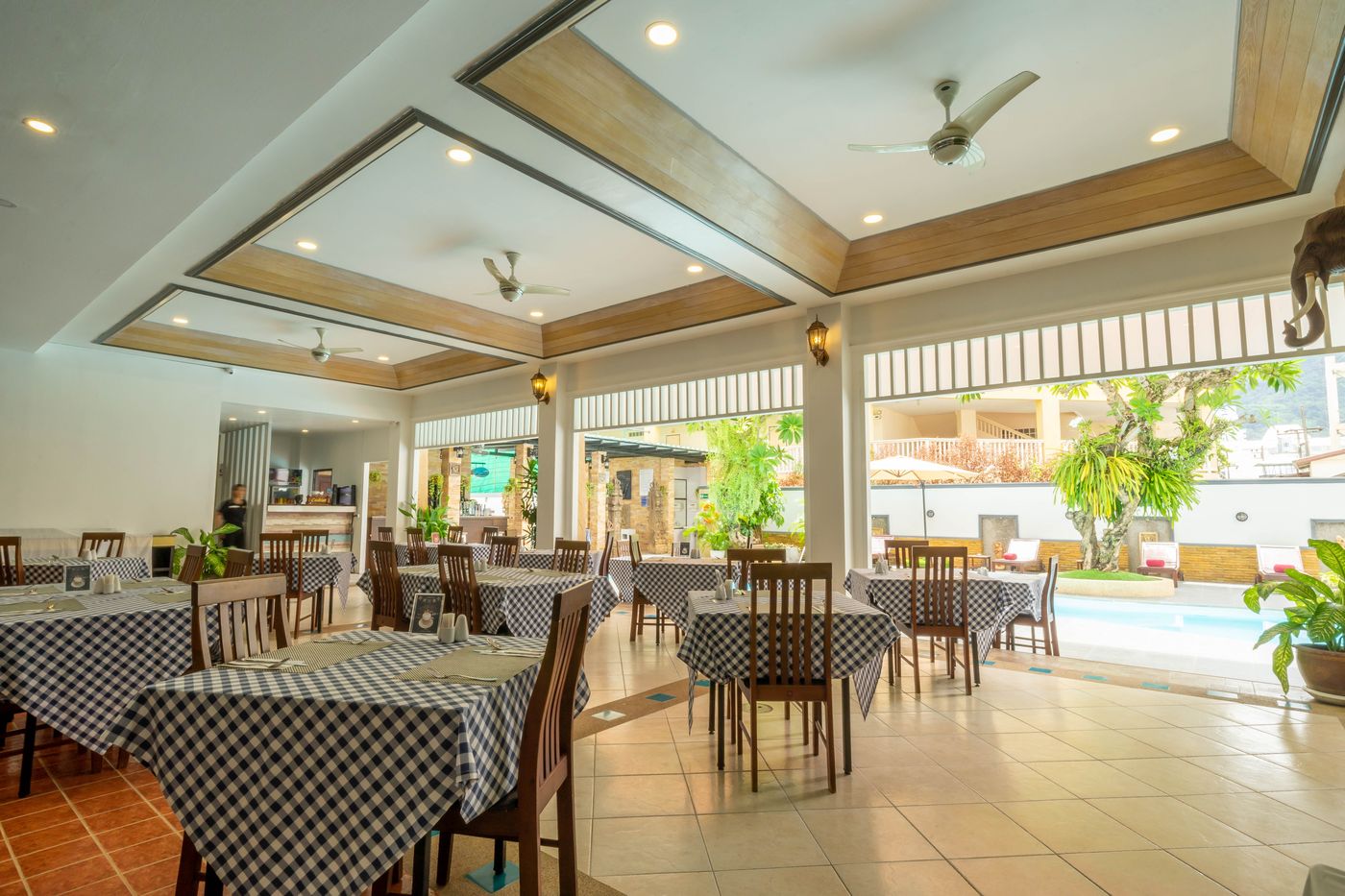 LA-Vintage-Resort--Former-Poppa-Palace--Restaurant-49