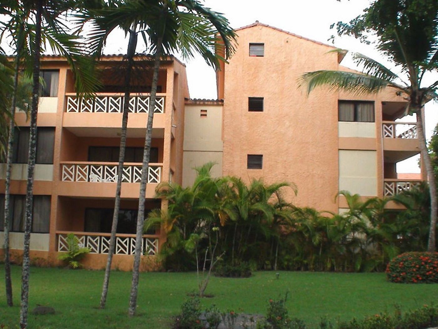 Hotel Beach House Playa Dorada