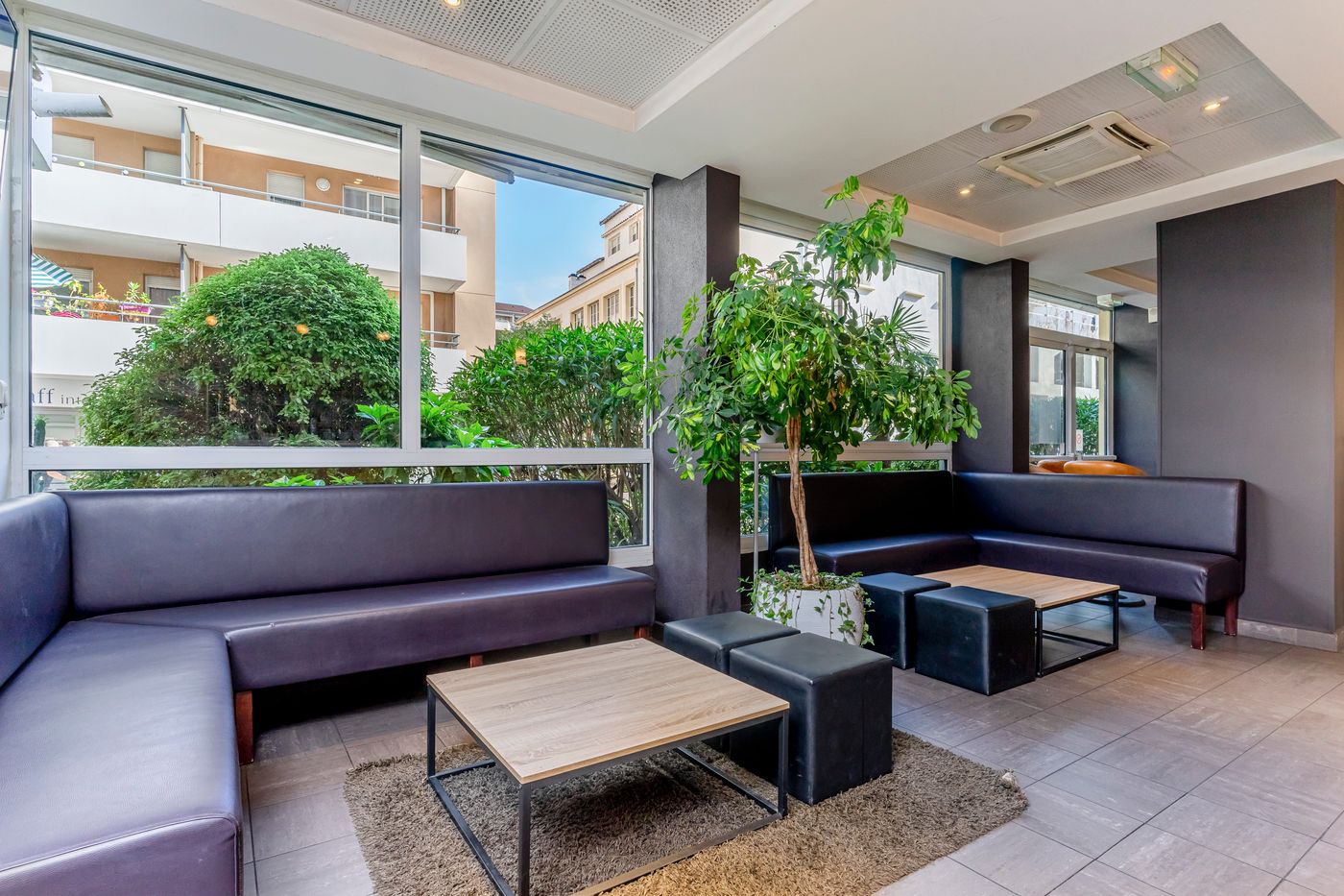 B&B HOTEL Marseille Prado Parc des expositions-France-MARSEILLE-Lobby-5