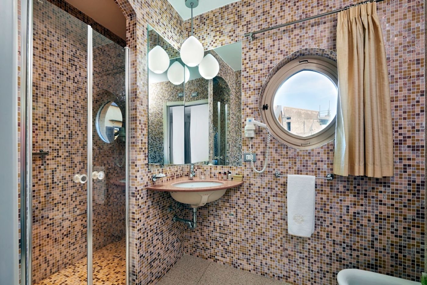 Eurostars-Centrale-Palace-General-view-35