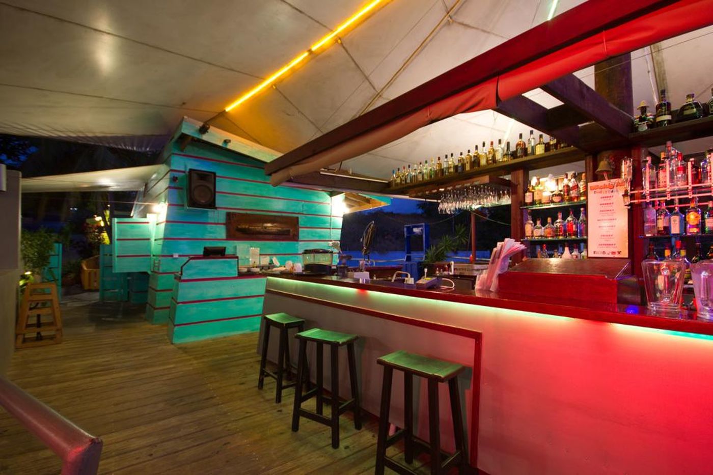True-Blue-Bay-Boutique-Resort-Bar-37