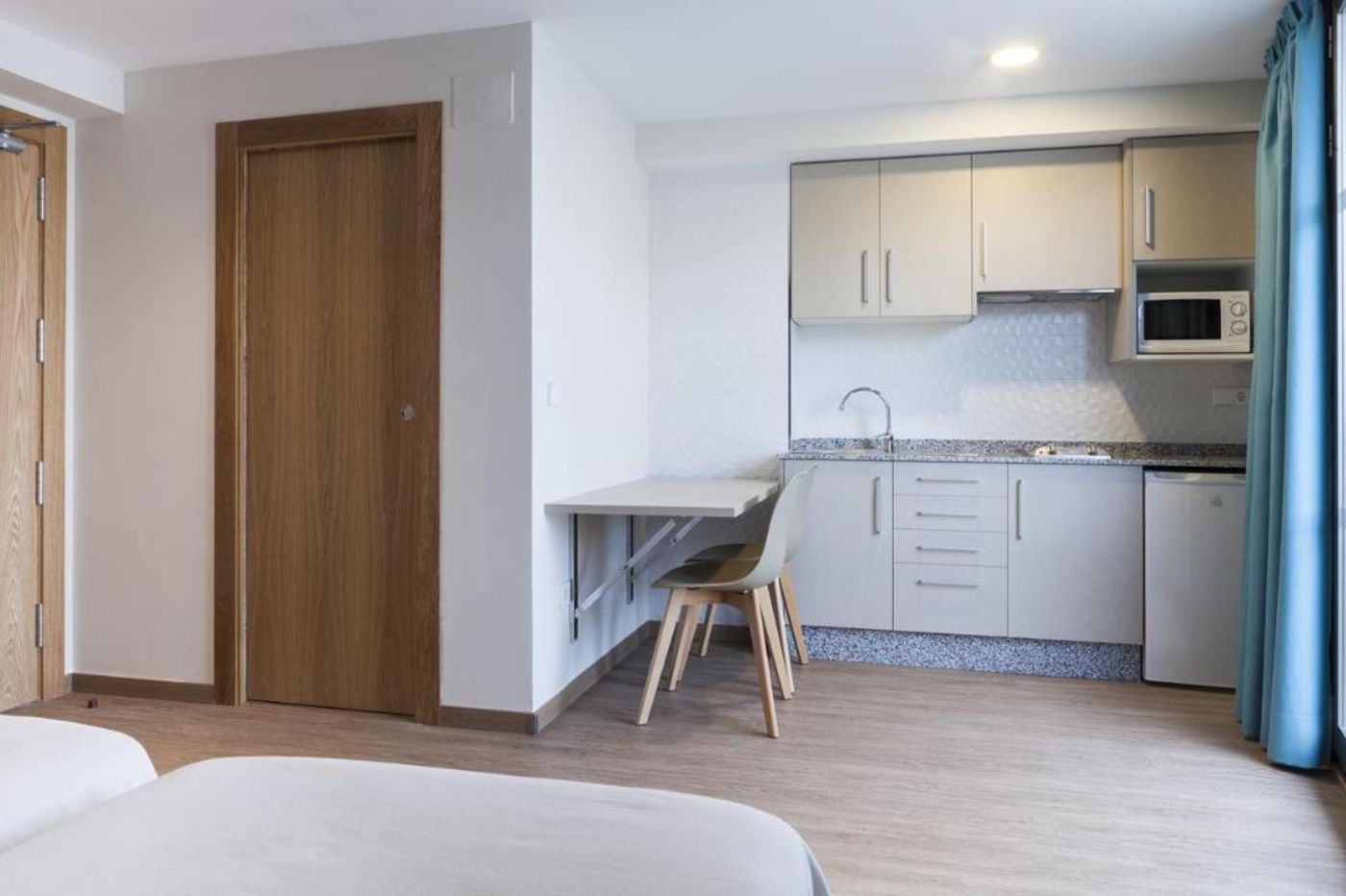 Estudios-Benidorm-Room-30