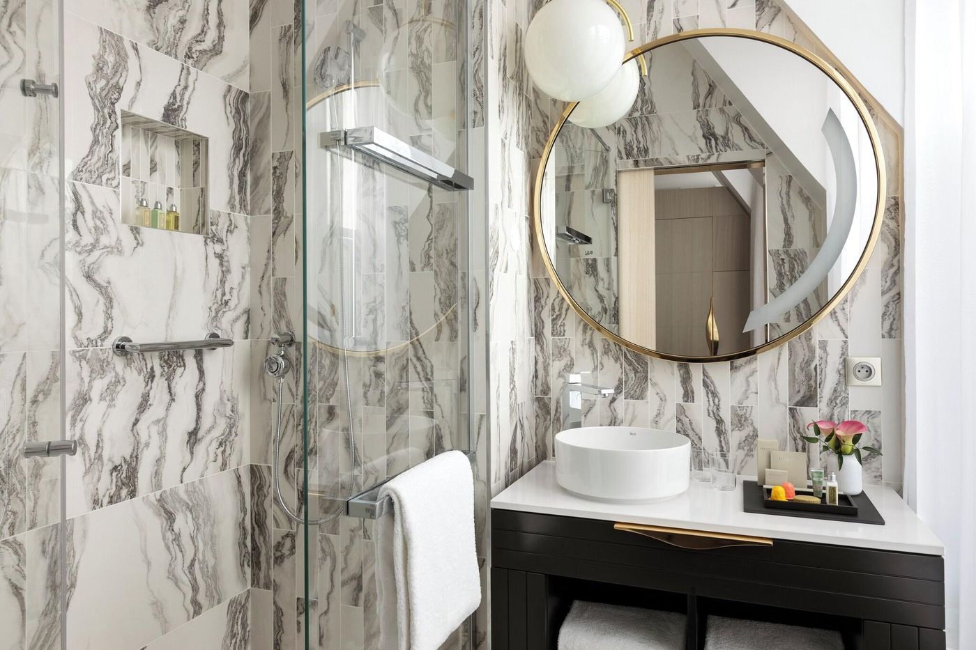 La-Clef-Champs-Elysees-by-The-Crest-Collection-Room-35