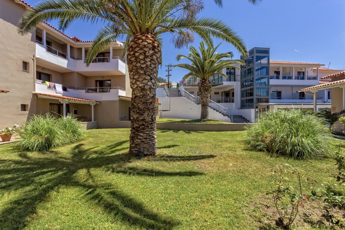 Lagomandra Beach Hotel