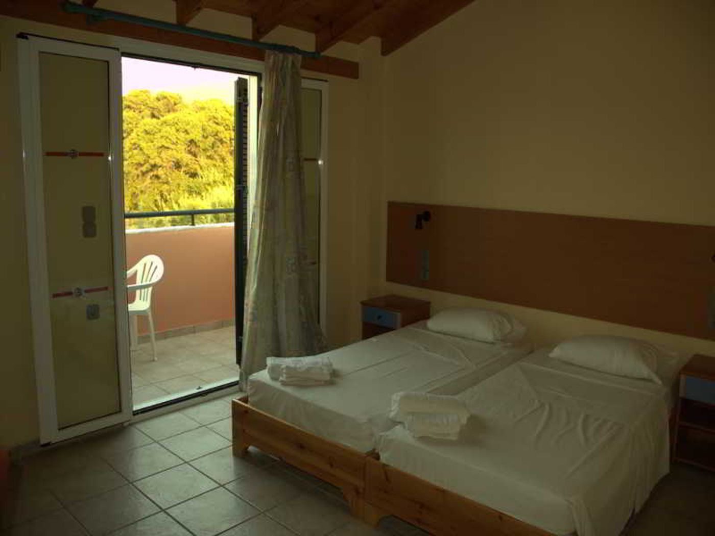 Nireas Studios & Apartments