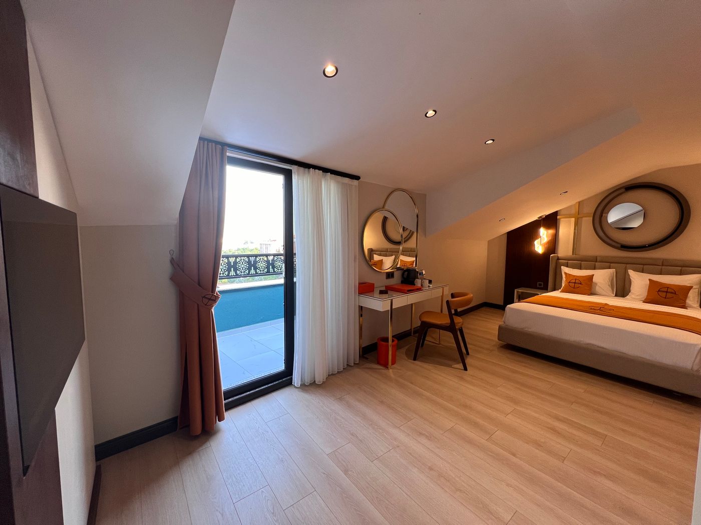 Elysian-Airport-Hotel-Room-42