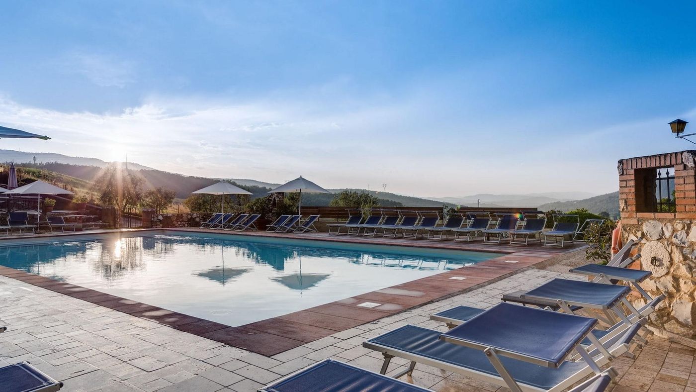 Borgo-Il-Poggiaccio-Pool-98