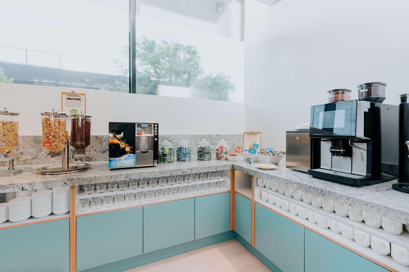 Hampton-By-Hilton-Warsaw-Reduta-Restaurant-22