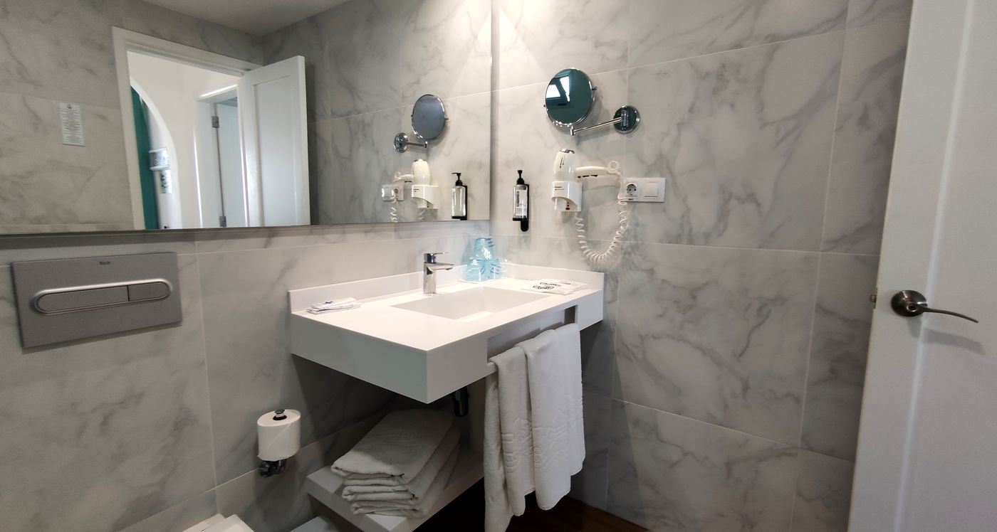 Canary-Garden-Club-Room-36