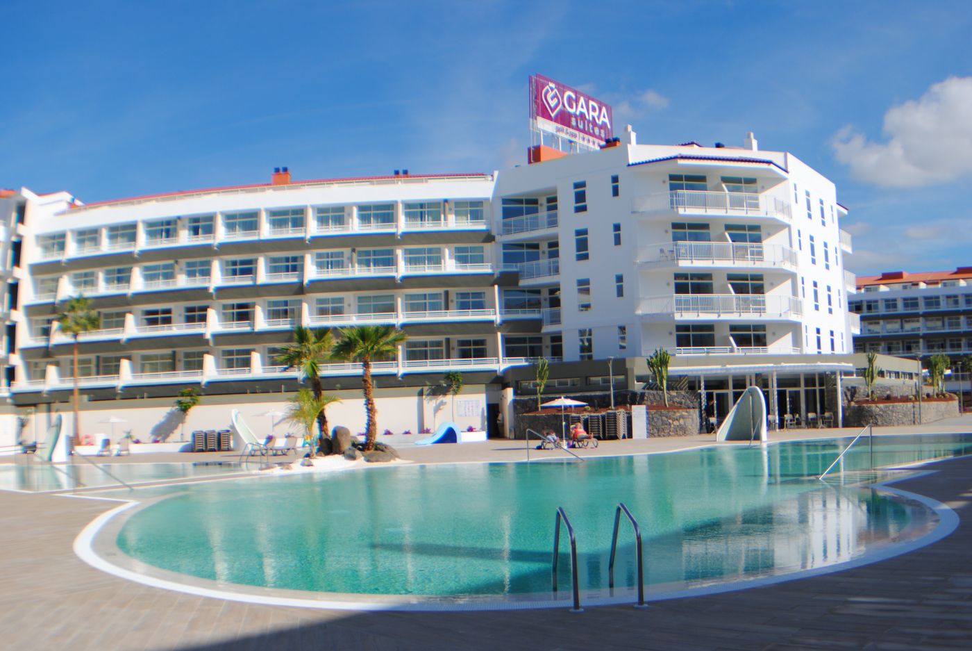 Gara-Suites-Pool-16