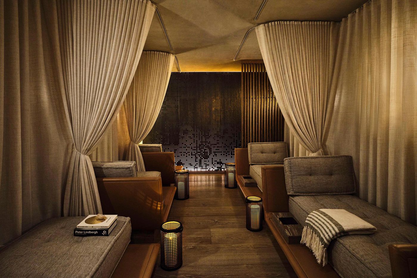 Conrad-Los-Angeles-Sports-and-Entertainment-91