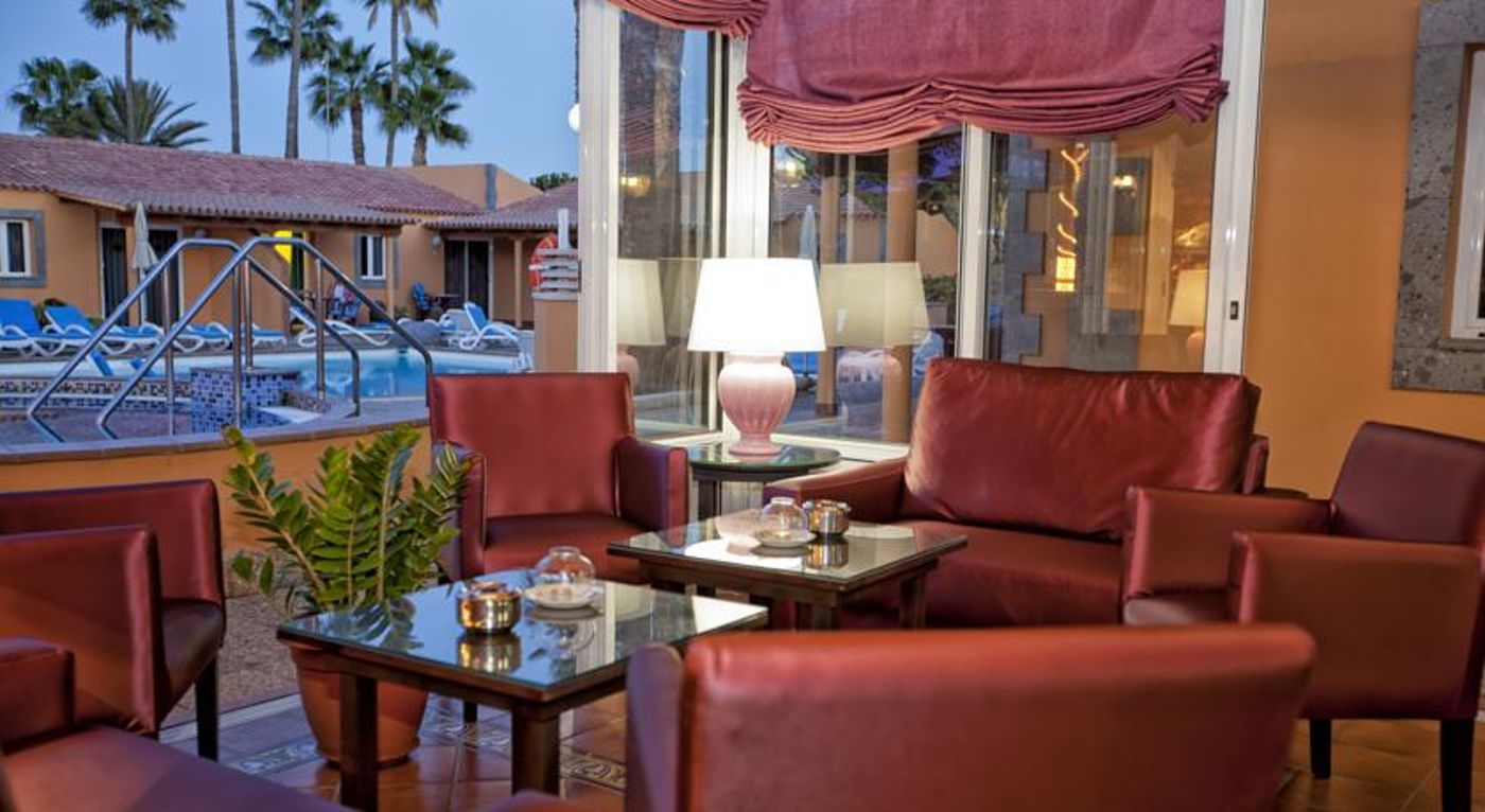 Los Almendros (gay, lesbian & friends)