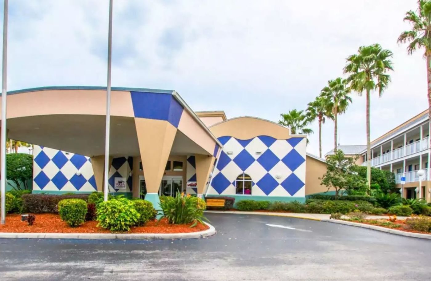 Clarion Suites Maingate