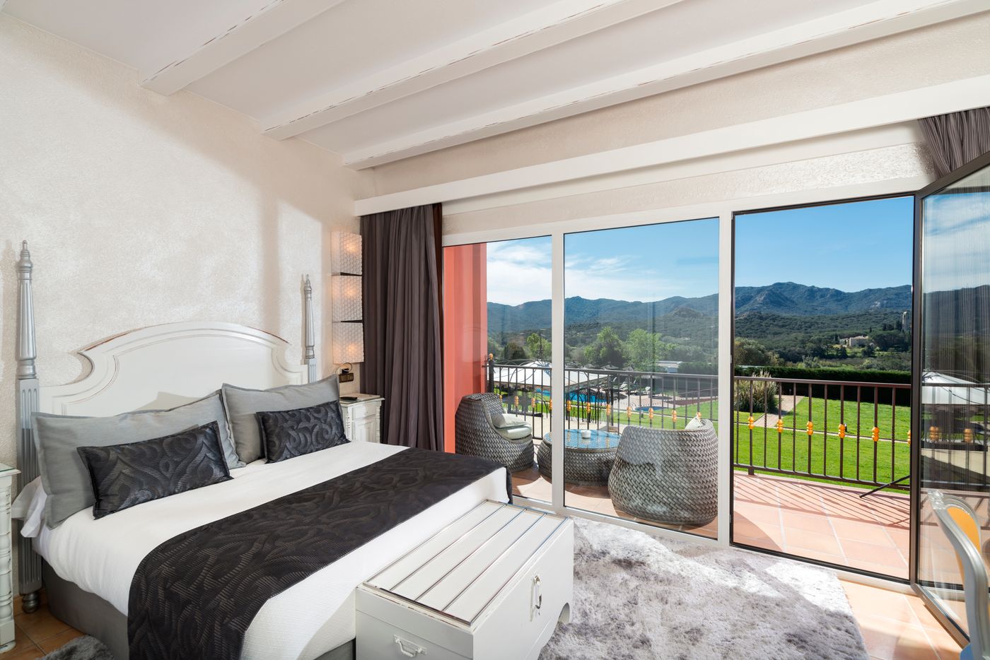 Mas-Tapiolas-Room-41