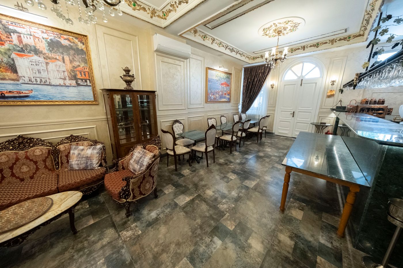 Solomon-s-Mansion-Hotel-Lobby-9