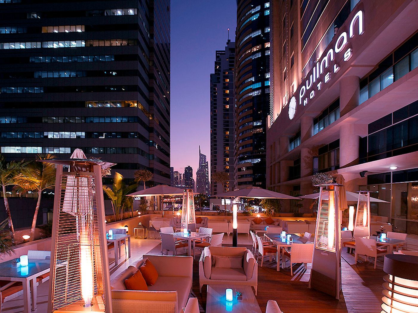 Pullman-Dubai-Jumeirah-Lakes-Towers-Lobby-4