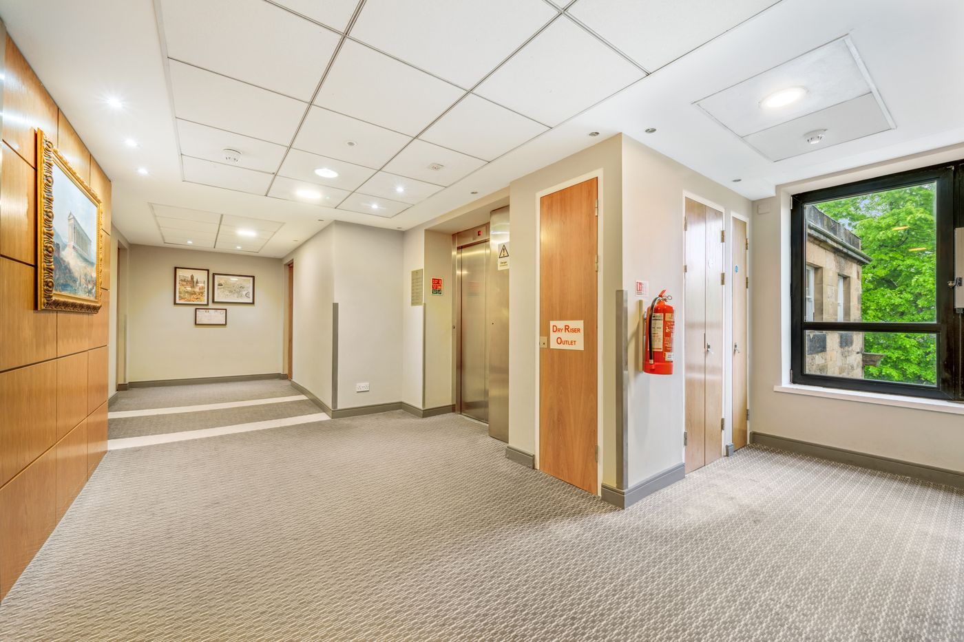 Princes Street Suites - United Kingdom - Edinburgh - Lobby - 4