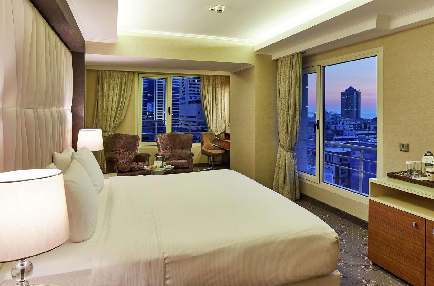 DoubleTree-By-Hilton-Izmir-Alsancak-Room-12