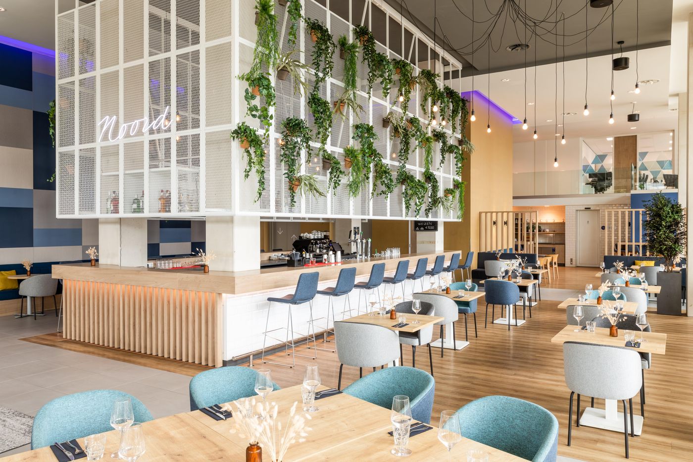 Holiday-Inn-Express-Amsterdam---North-Riverside-Restaurant-15