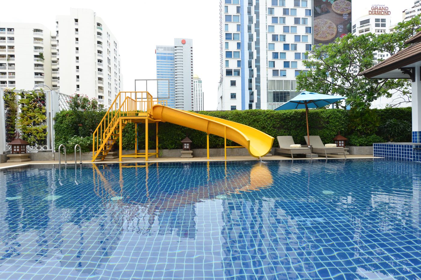 Centre-Point-Plus-Hotel-Pratunam-Pool-68